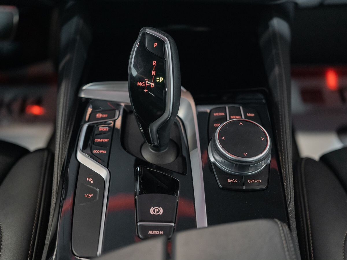 BMW 5 серии 2020 - фото автомобиля