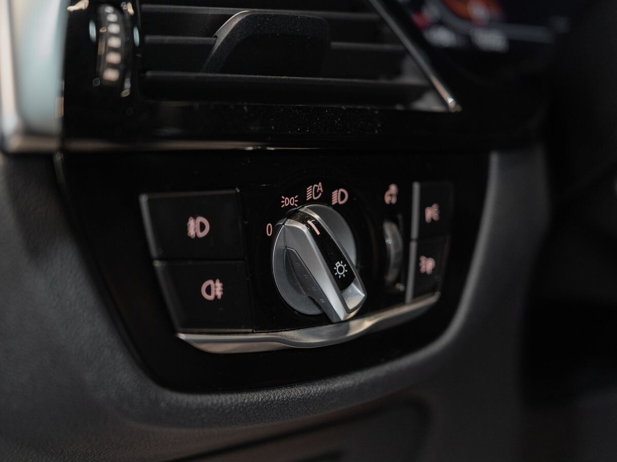 BMW 5 серии 2020 - фото автомобиля