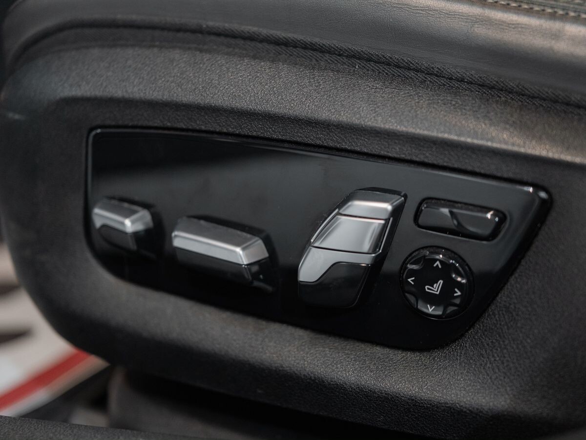 BMW 5 серии 2020 - фото автомобиля