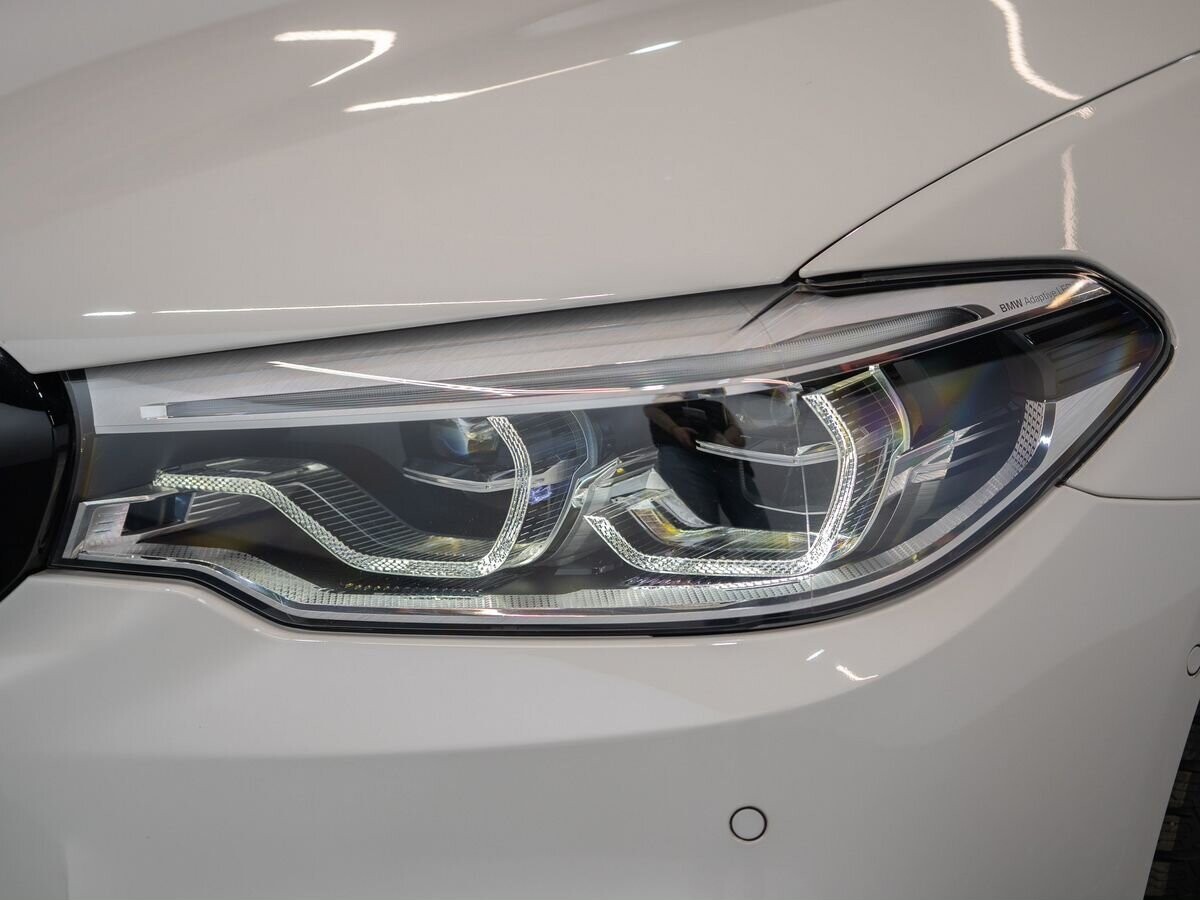 BMW 5 серии 2020 - фото автомобиля