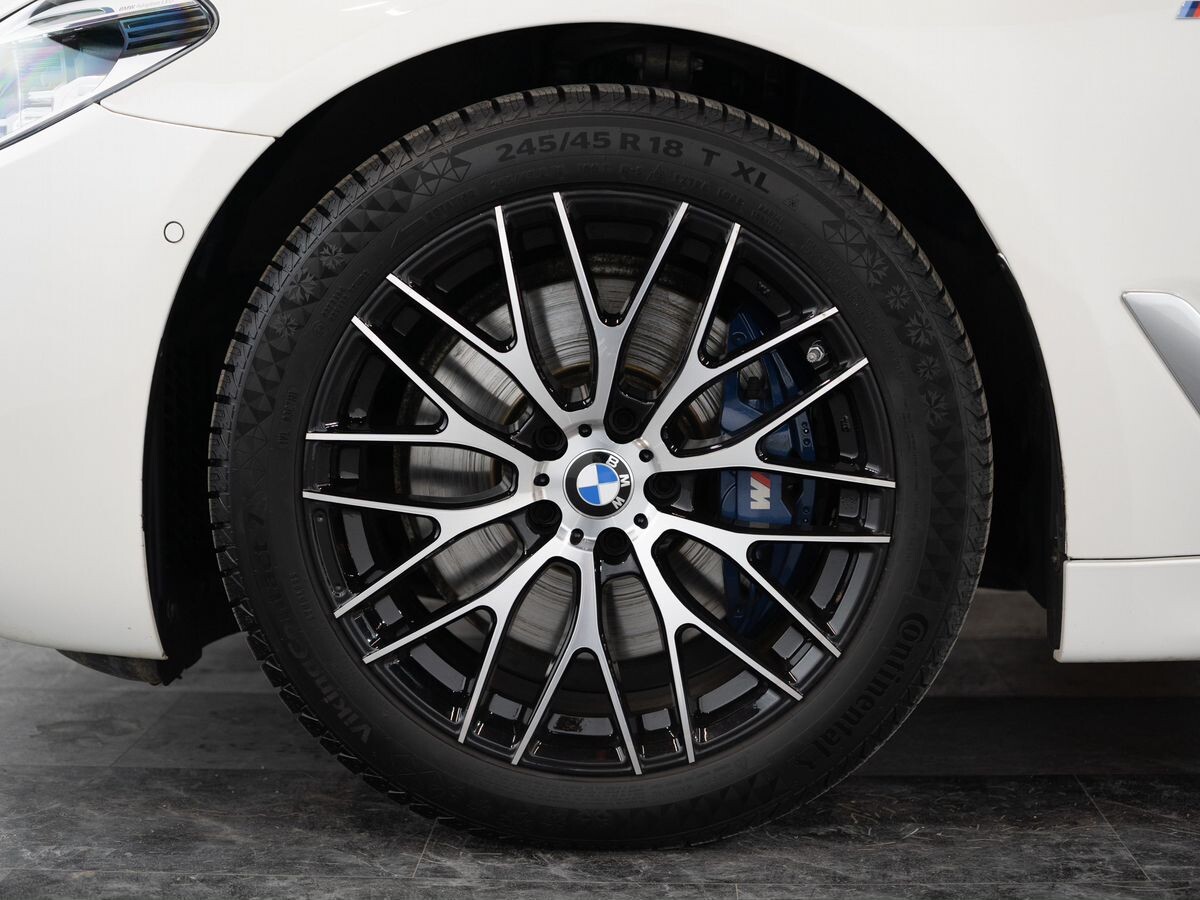 BMW 5 серии 2020 - фото автомобиля