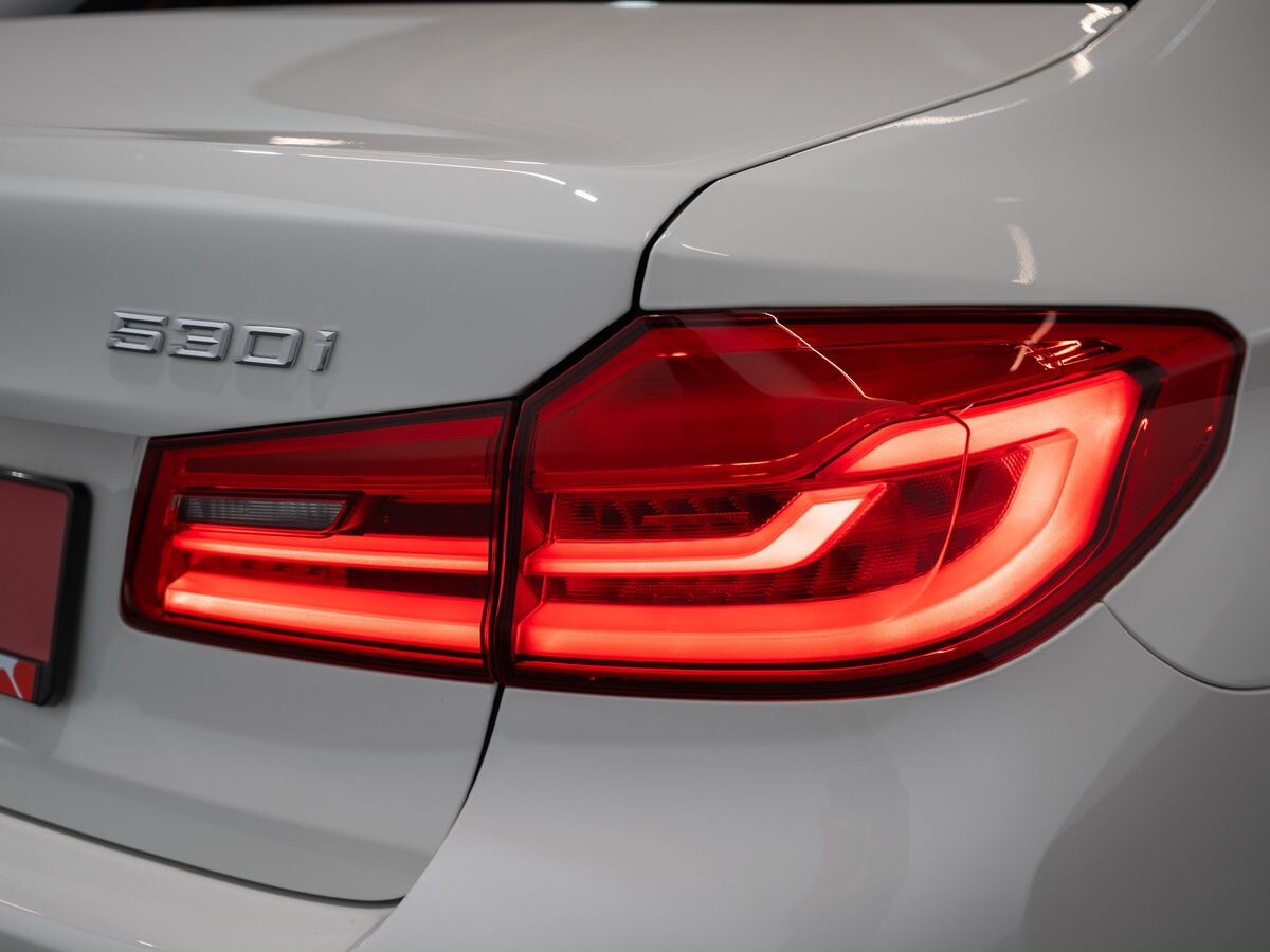 BMW 5 серии 2020 - фото автомобиля