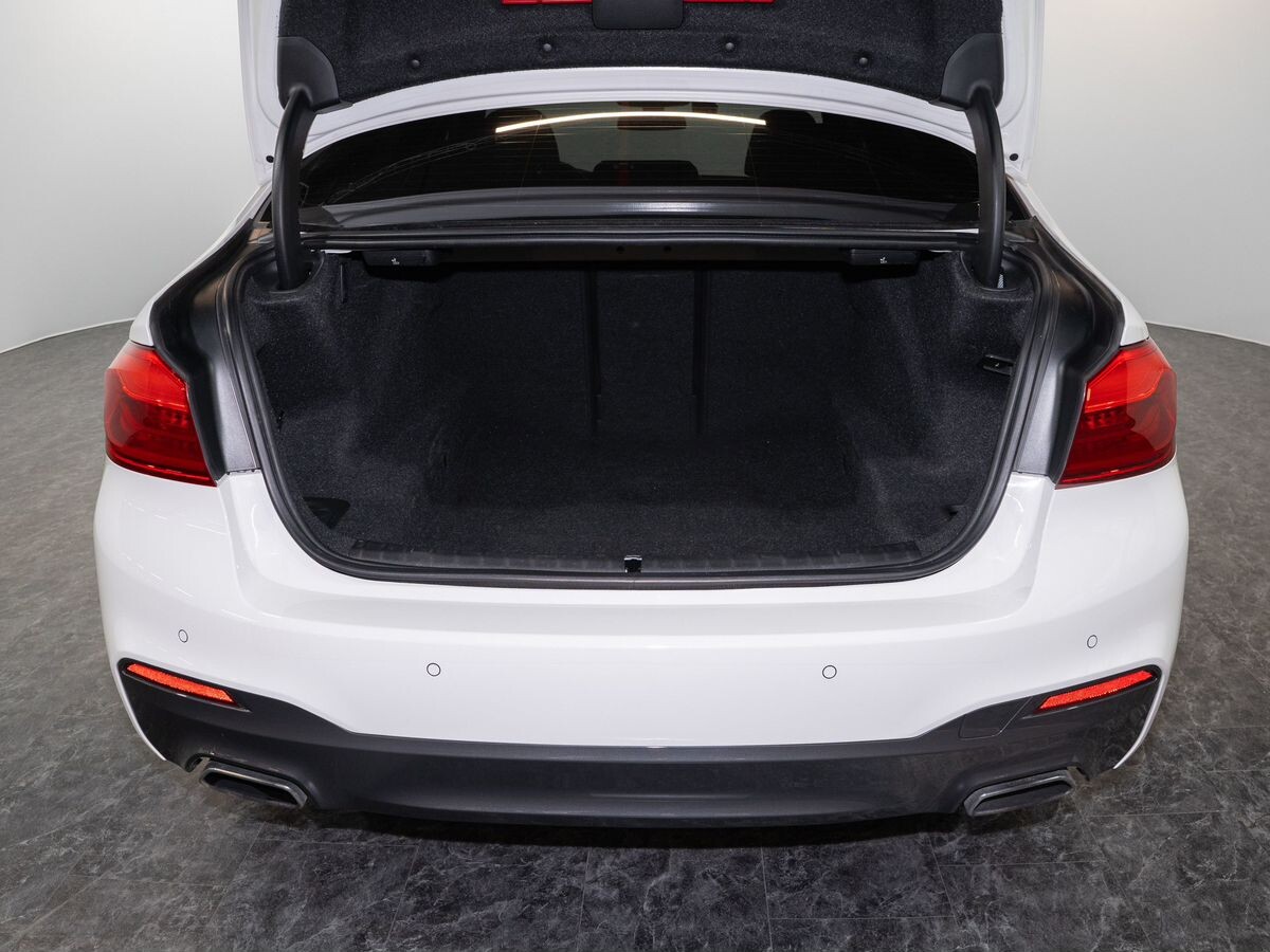 BMW 5 серии 2020 - фото автомобиля