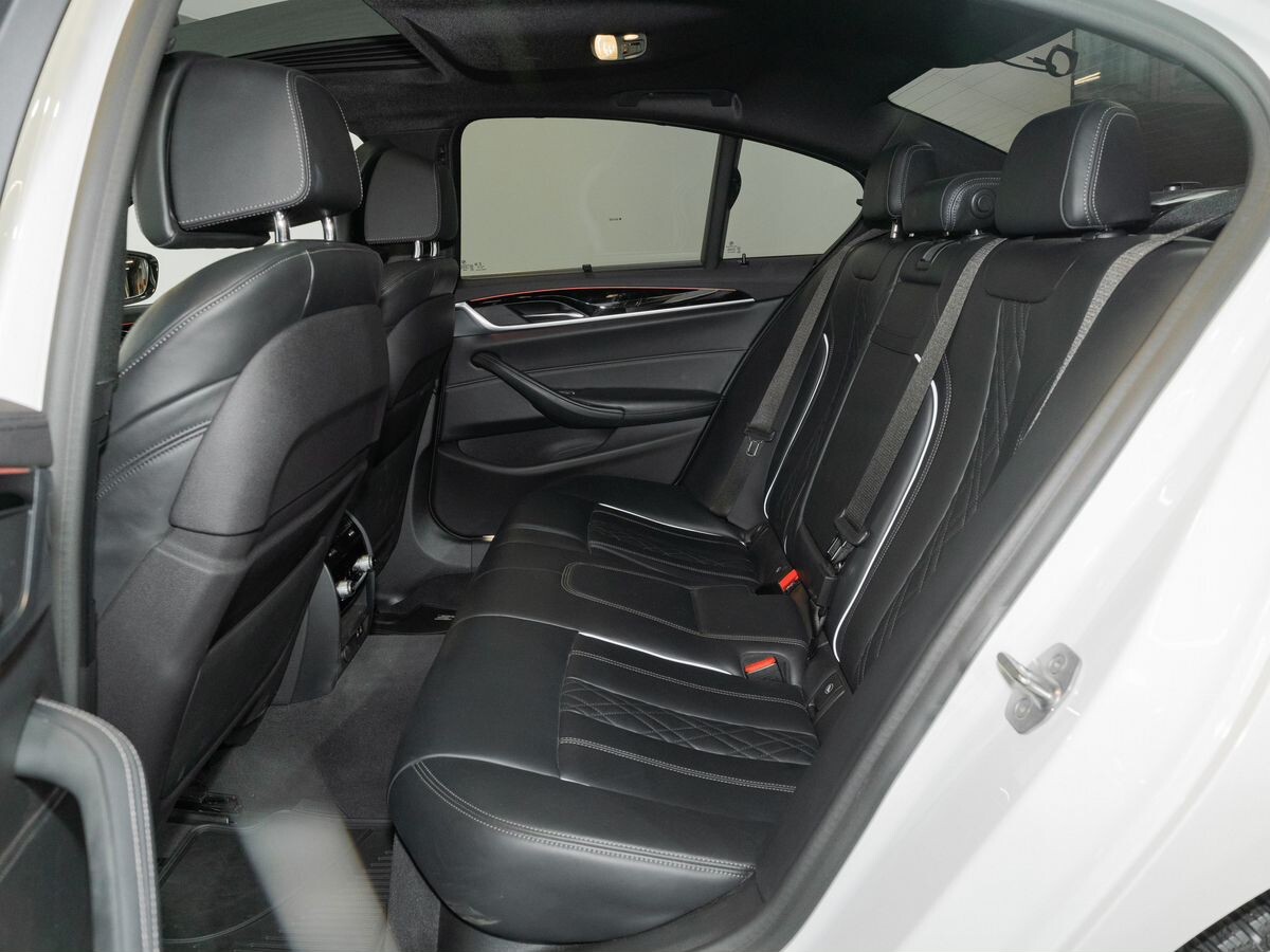 BMW 5 серии 2020 - фото автомобиля