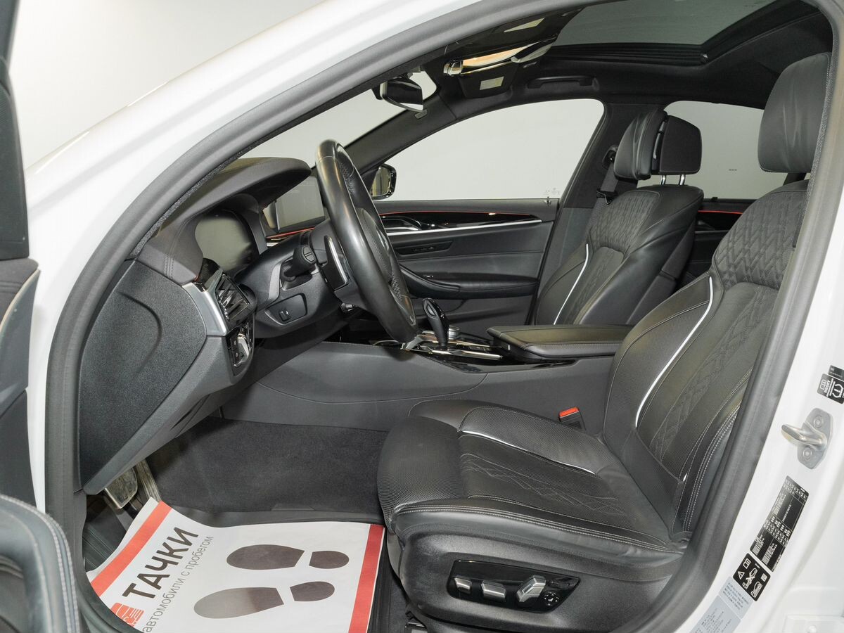 BMW 5 серии 2020 - фото автомобиля