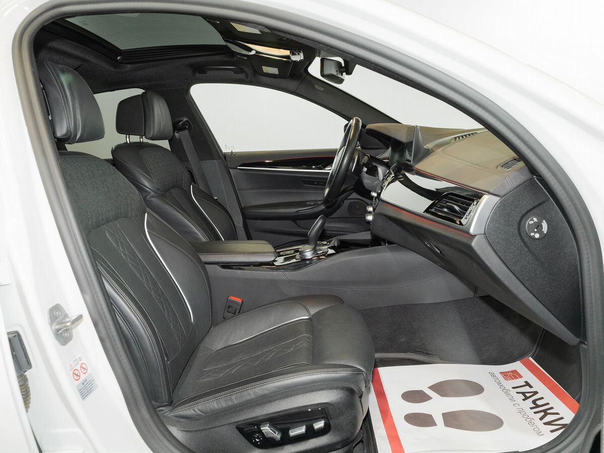 BMW 5 серии 2020 - фото автомобиля