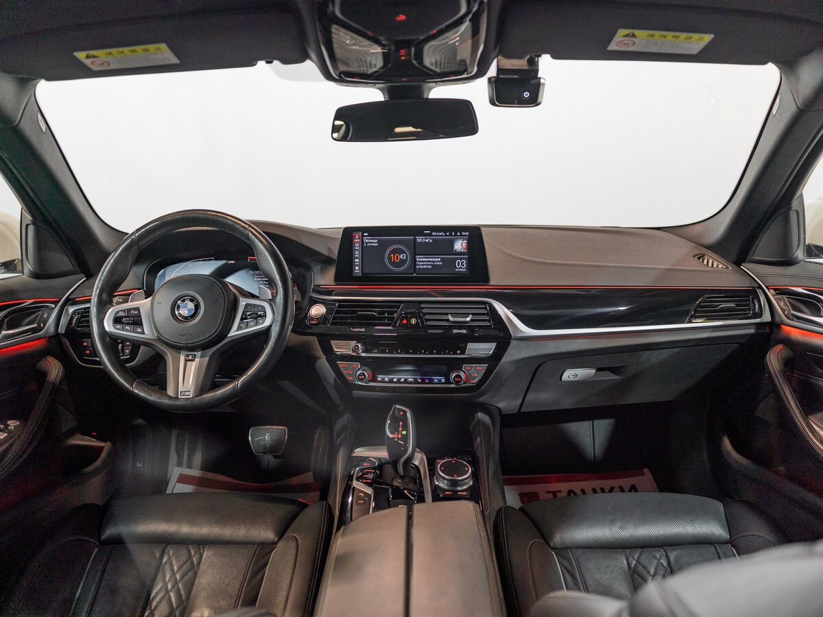 BMW 5 серии 2020 - фото автомобиля