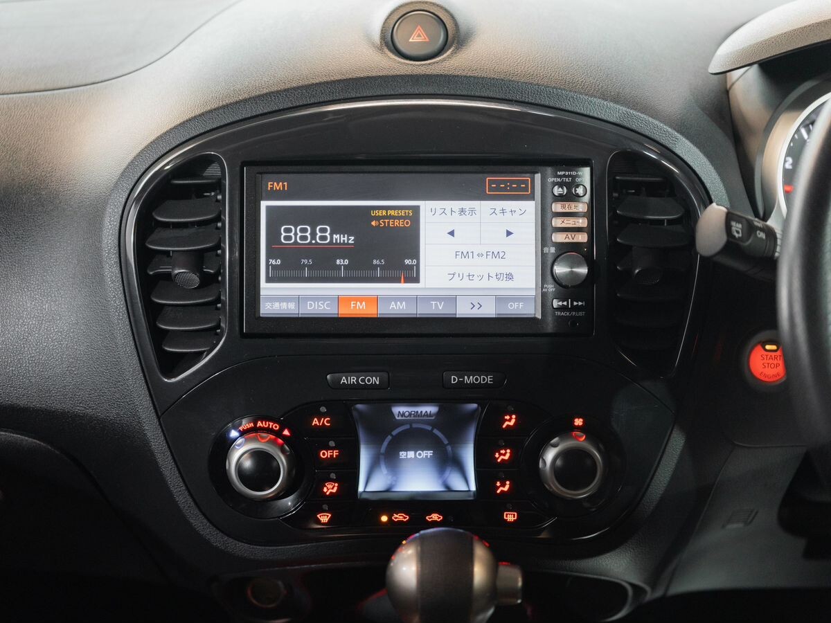 Nissan Juke 2012 - фото автомобиля