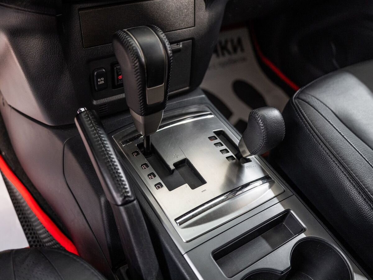 Mitsubishi Pajero 2013 - фото автомобиля