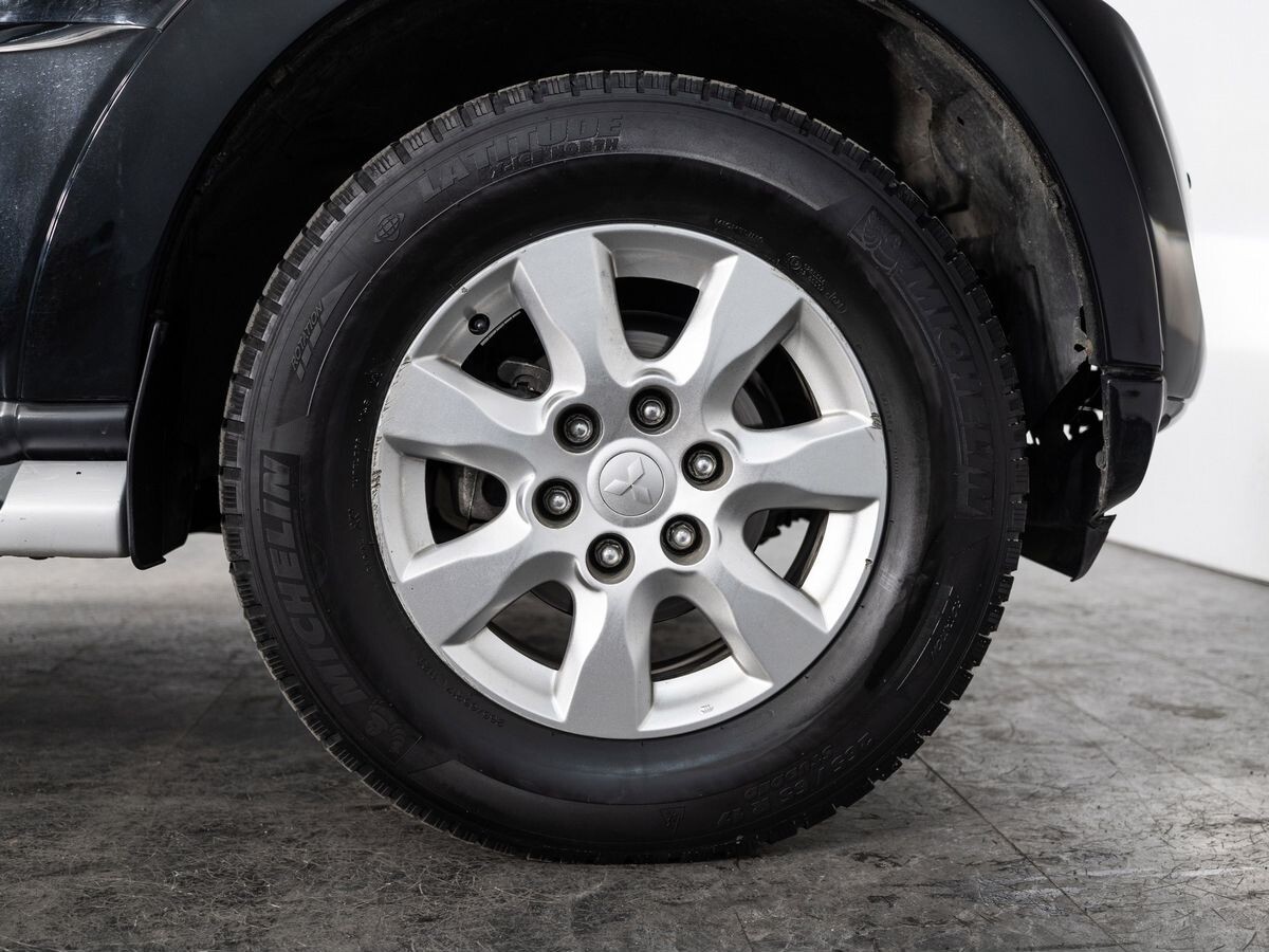 Mitsubishi Pajero 2013 - фото автомобиля