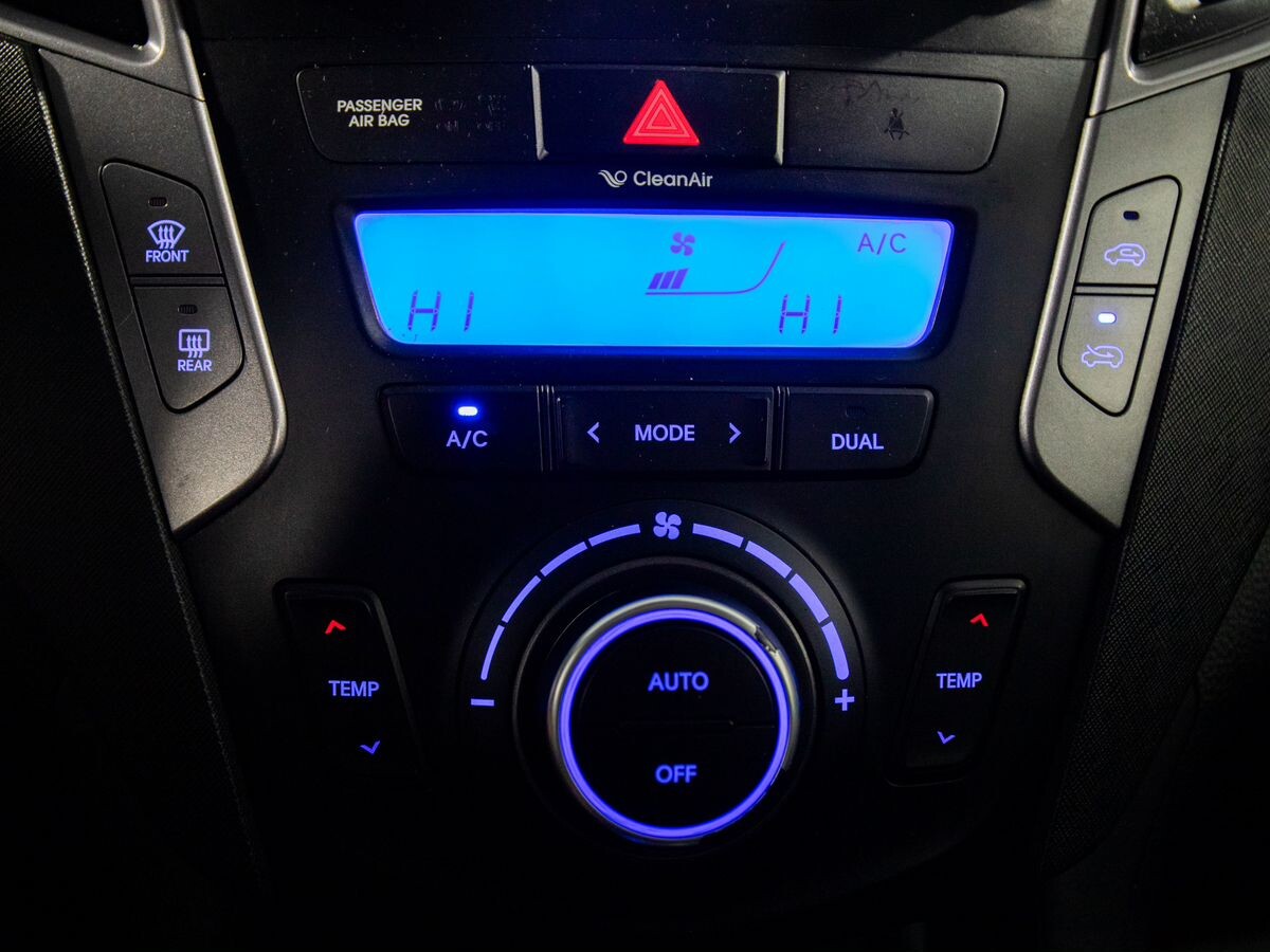 Hyundai Santa Fe 2012 - фото автомобиля