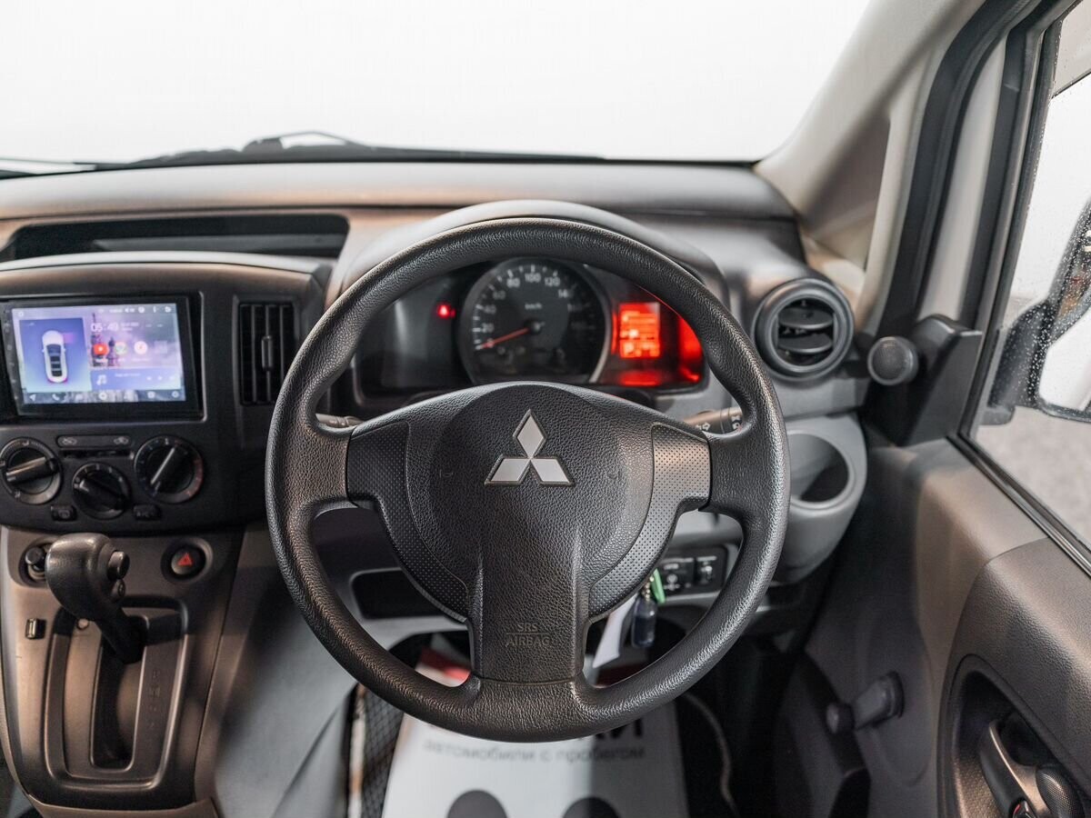 Mitsubishi Delica 2012 - фото автомобиля