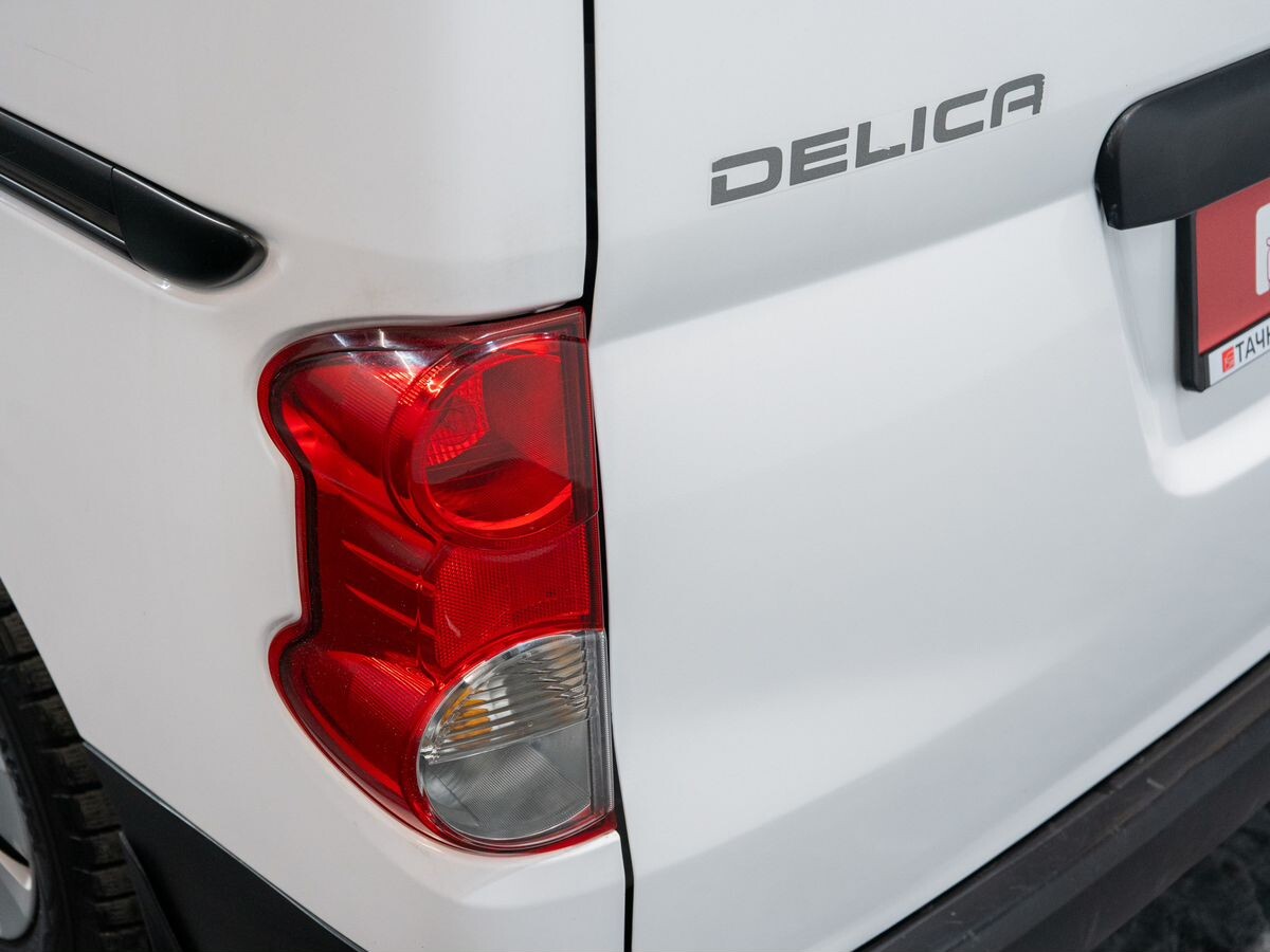 Mitsubishi Delica 2012 - фото автомобиля