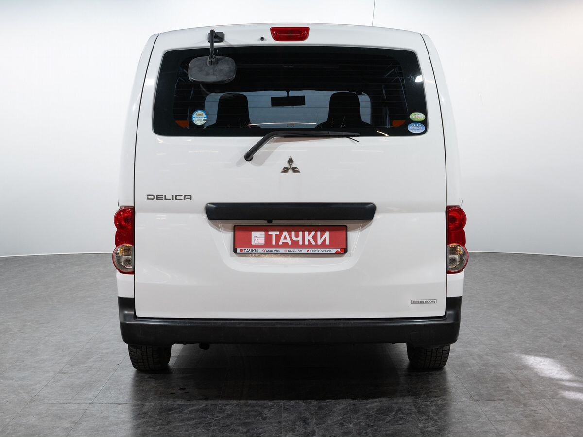 Mitsubishi Delica 2012 - фото автомобиля
