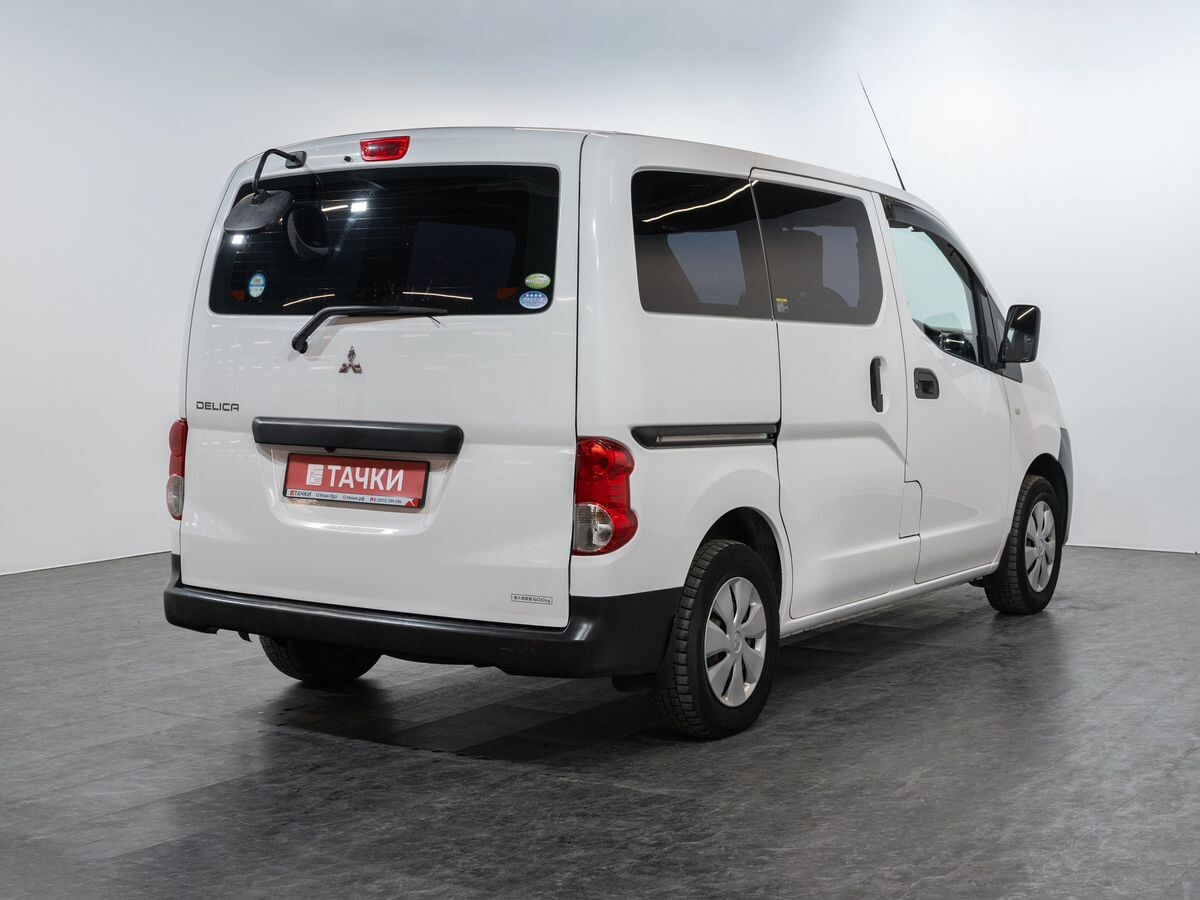 Mitsubishi Delica 2012 - фото автомобиля