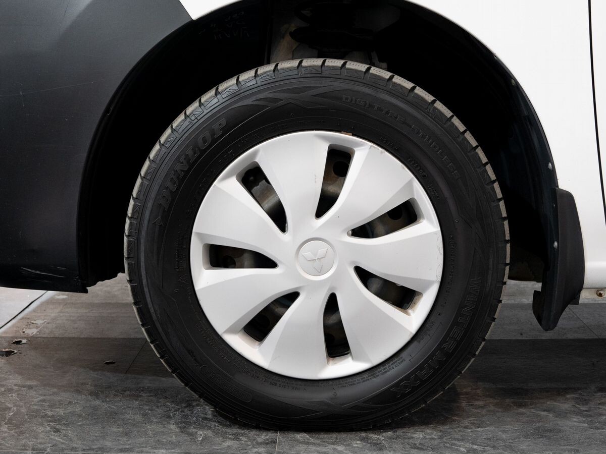 Mitsubishi Delica 2012 - фото автомобиля