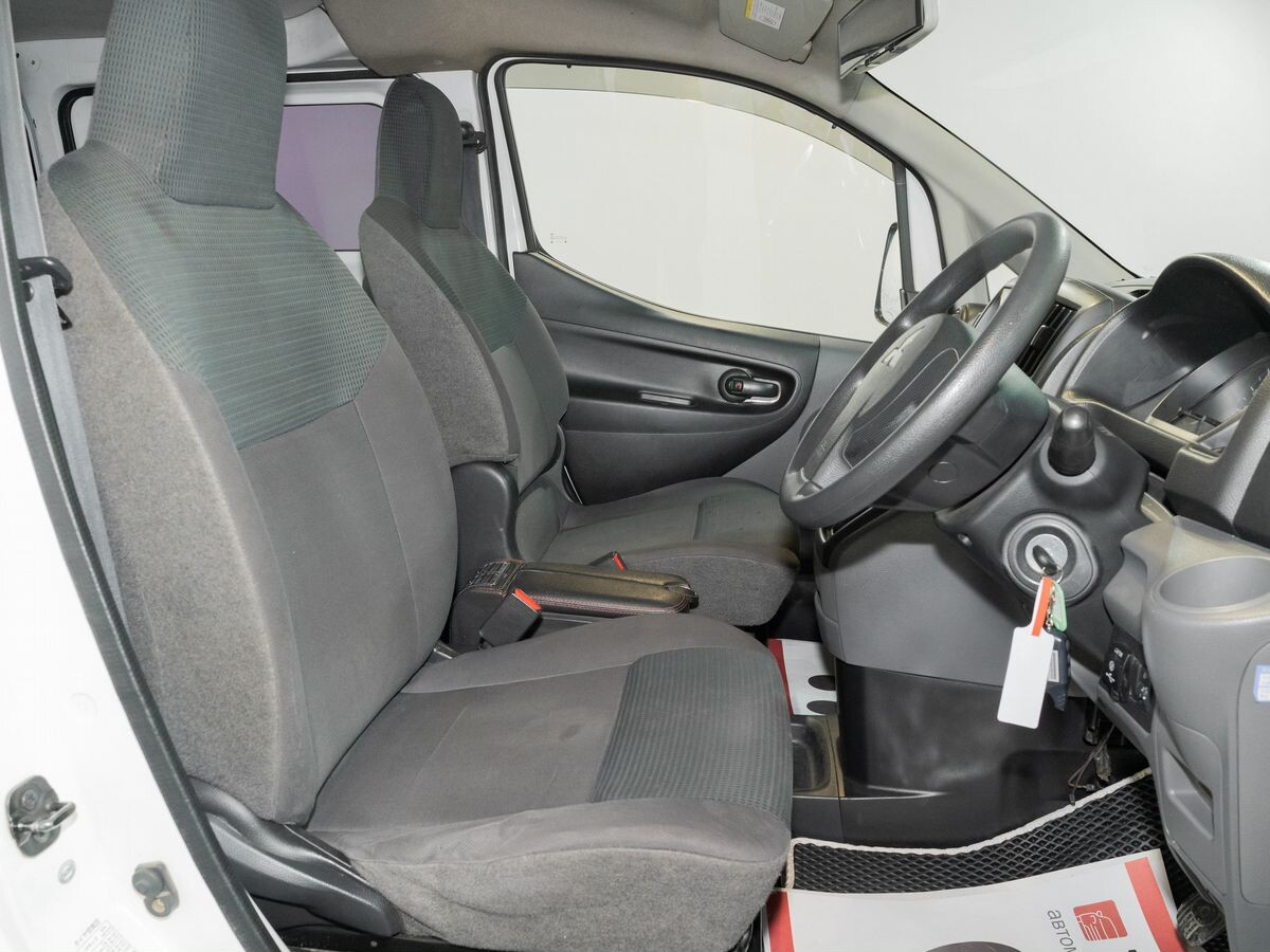 Mitsubishi Delica 2012 - фото автомобиля