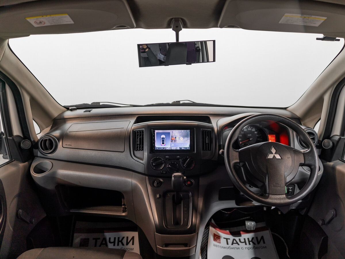 Mitsubishi Delica 2012 - фото автомобиля