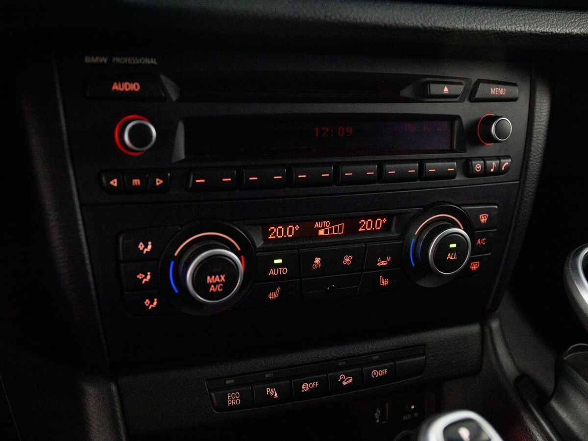 BMW X1 2012 - фото автомобиля