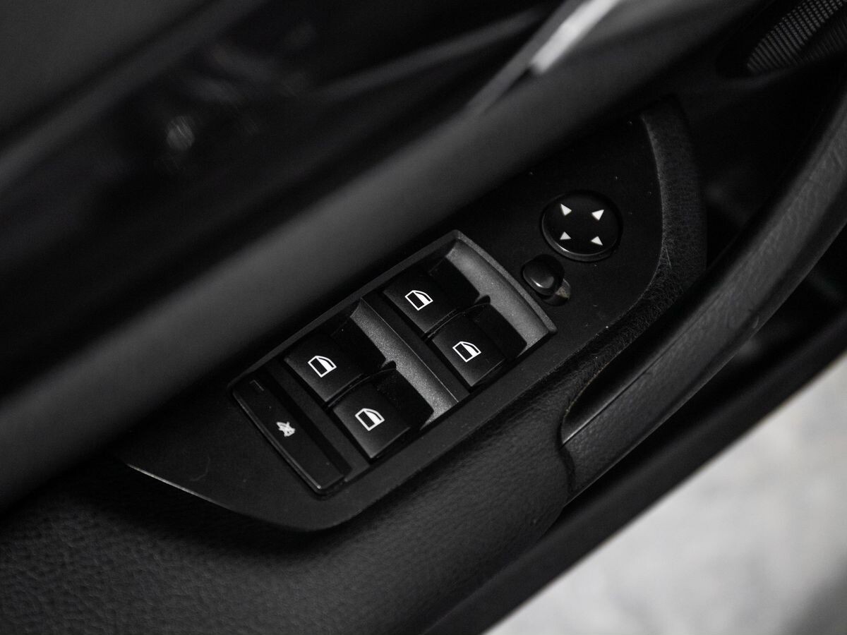 BMW X1 2012 - фото автомобиля