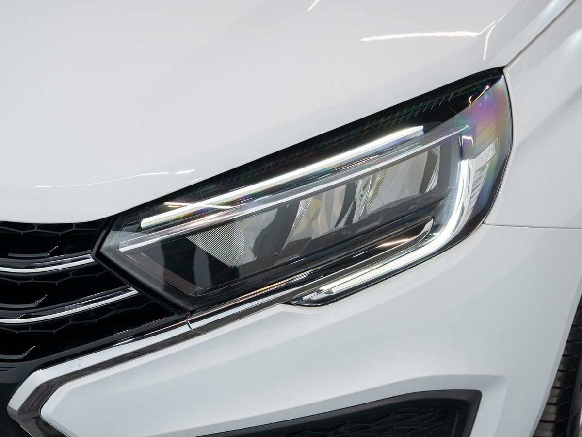 Lada (ВАЗ) Vesta 2024 - фото автомобиля