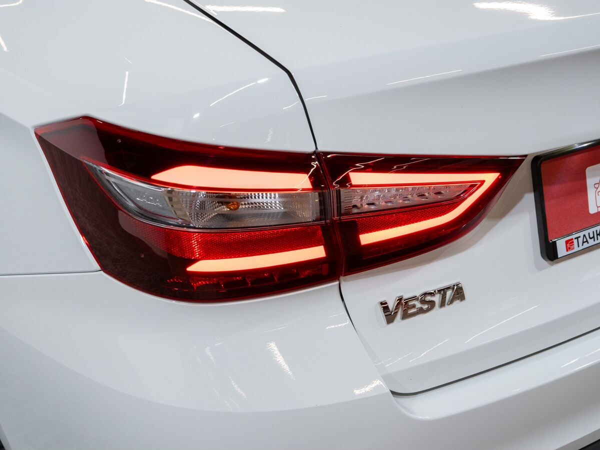 Lada (ВАЗ) Vesta 2024 - фото автомобиля