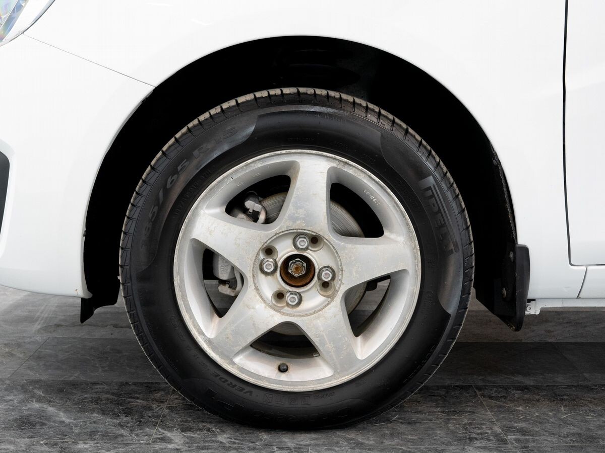 Lada (ВАЗ) Vesta 2024 - фото автомобиля