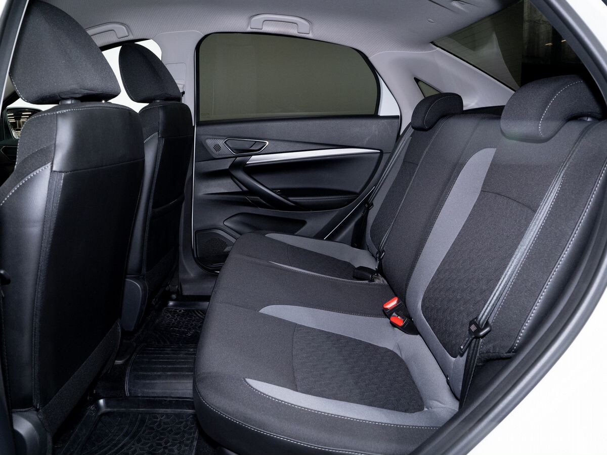 Lada (ВАЗ) Vesta 2024 - фото автомобиля