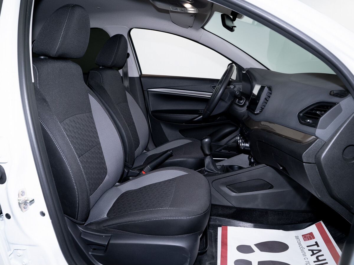 Lada (ВАЗ) Vesta 2024 - фото автомобиля