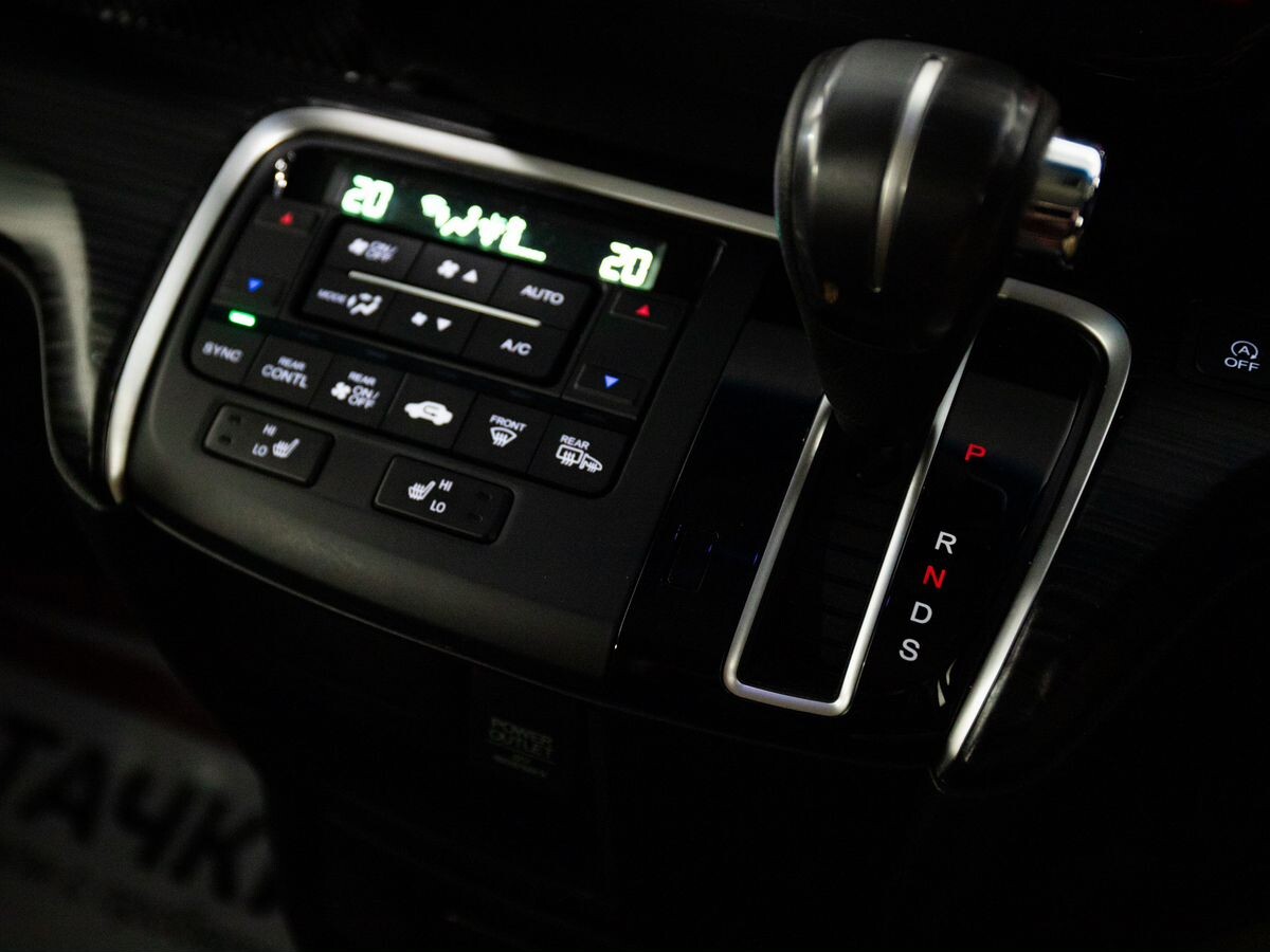 Honda Stepwgn 2015 - фото автомобиля