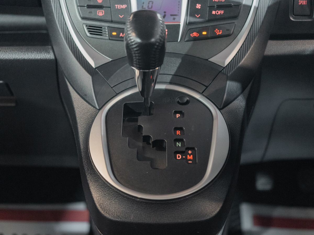 Toyota Ractis 2010 - фото автомобиля