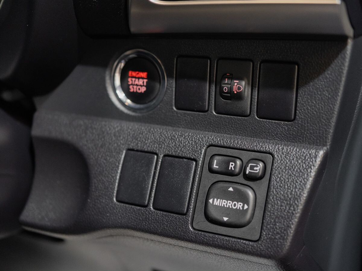 Toyota Ractis 2010 - фото автомобиля