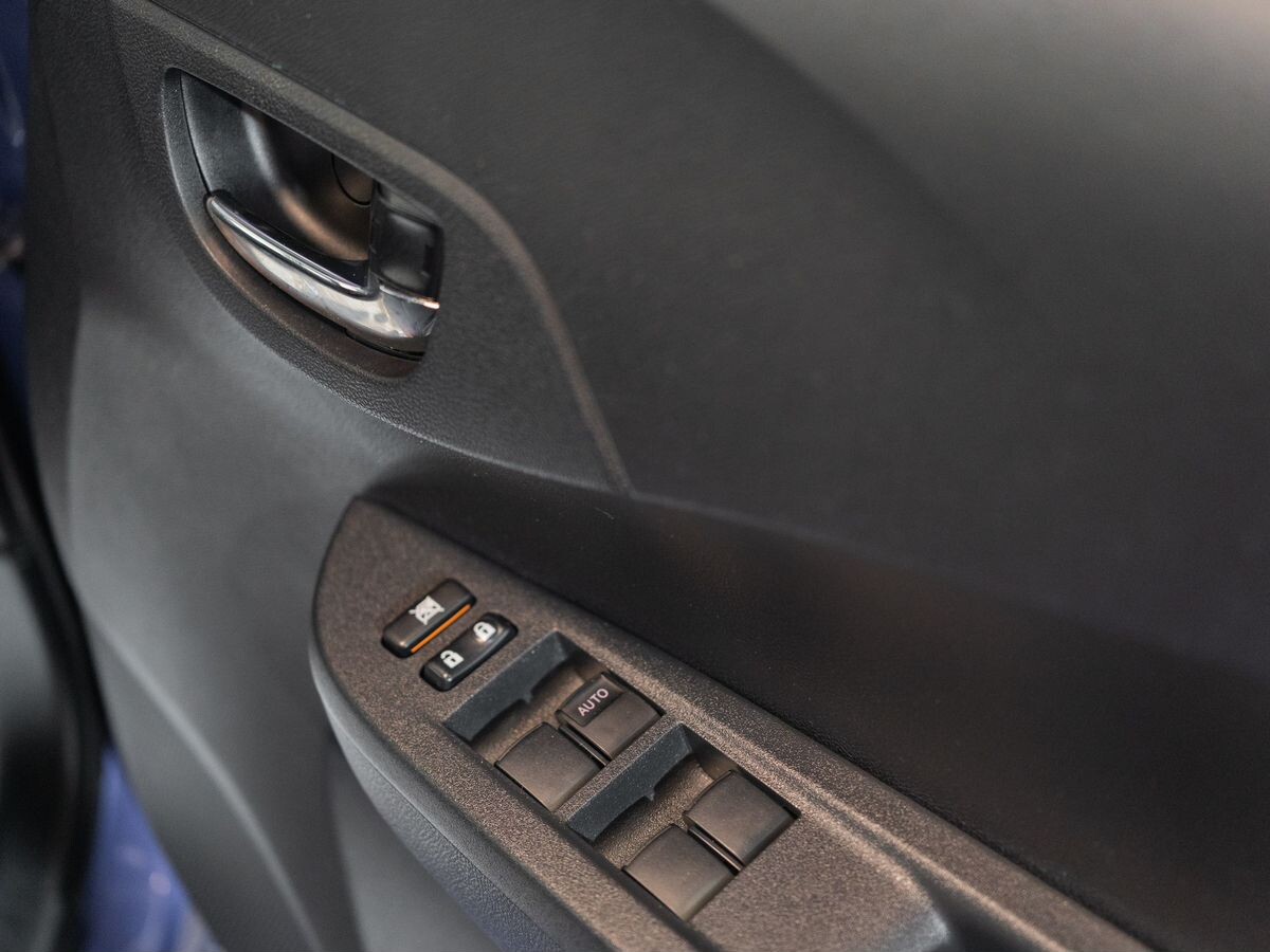 Toyota Ractis 2010 - фото автомобиля