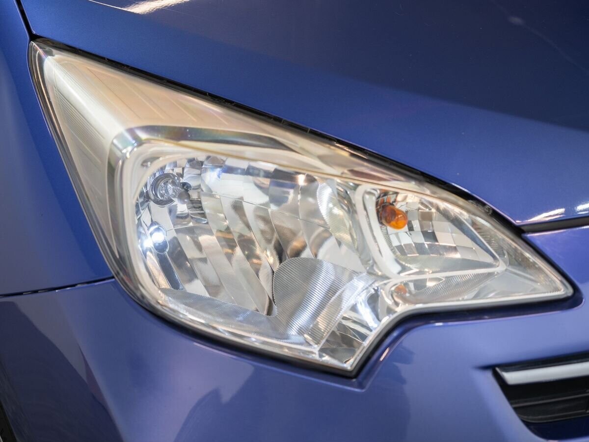 Toyota Ractis 2010 - фото автомобиля