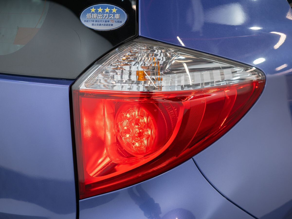 Toyota Ractis 2010 - фото автомобиля