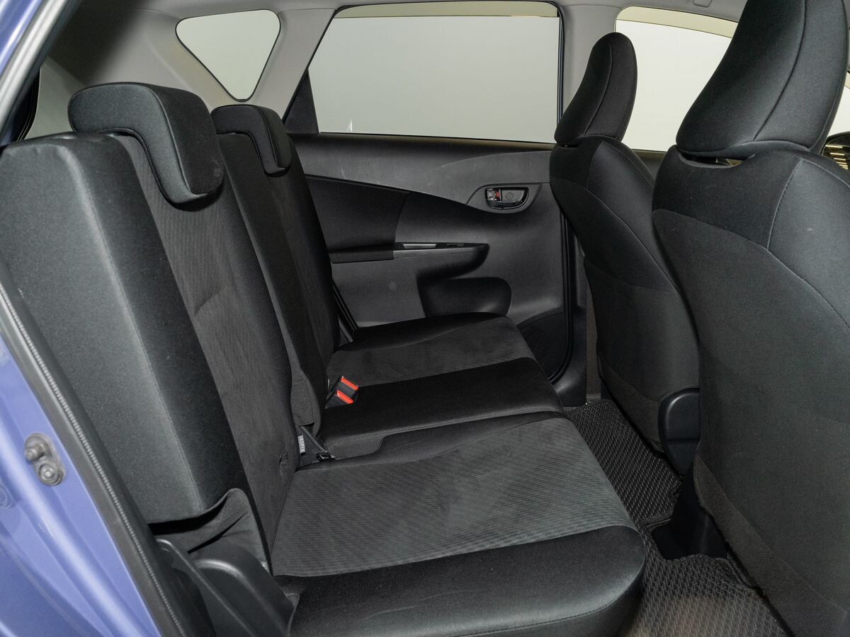 Toyota Ractis 2010 - фото автомобиля