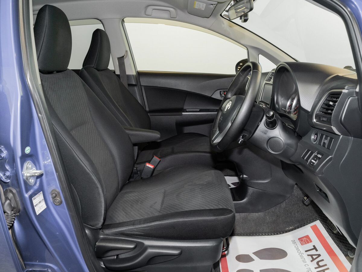 Toyota Ractis 2010 - фото автомобиля