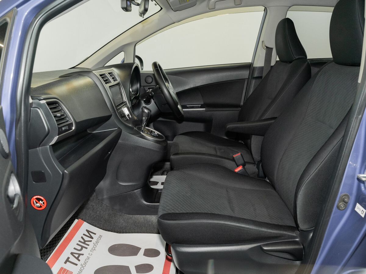 Toyota Ractis 2010 - фото автомобиля