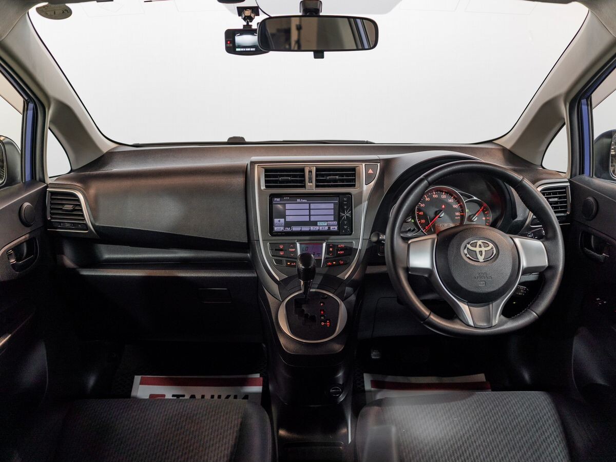 Toyota Ractis 2010 - фото автомобиля