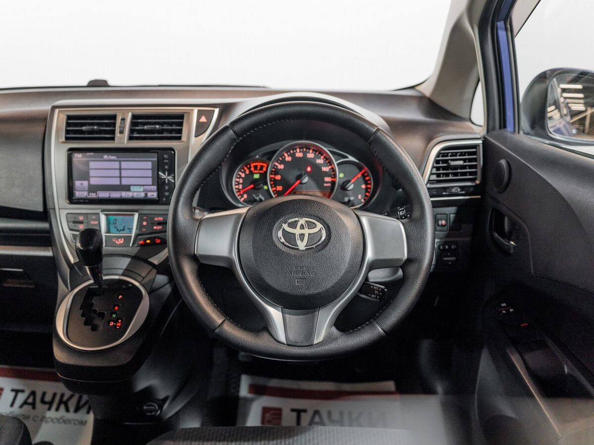 Toyota Ractis 2010 - фото автомобиля