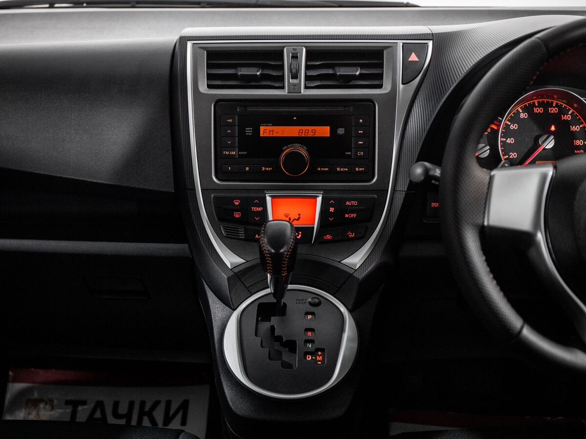Toyota Ractis 2011 - фото автомобиля