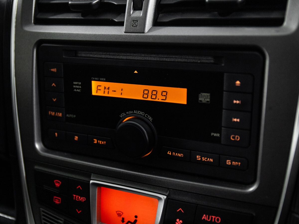 Toyota Ractis 2011 - фото автомобиля