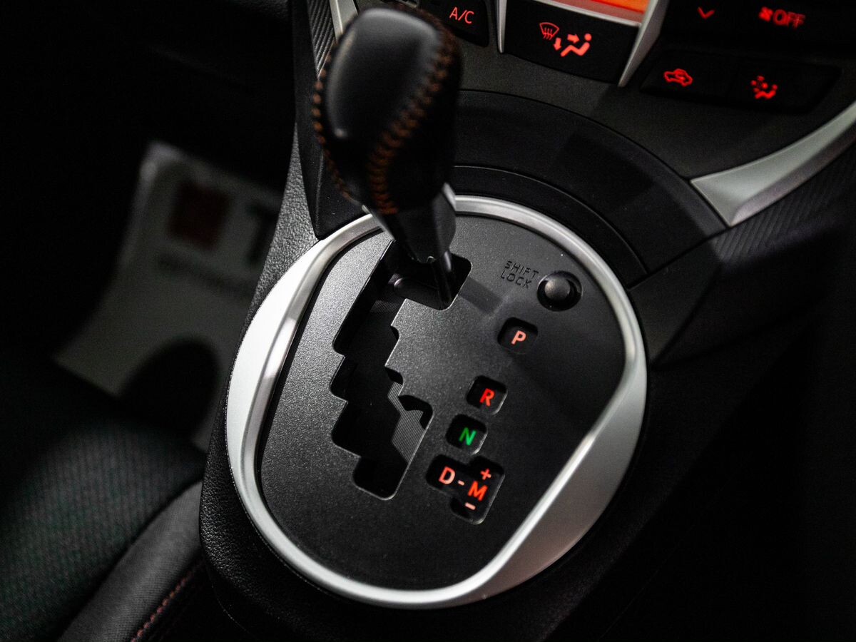 Toyota Ractis 2011 - фото автомобиля