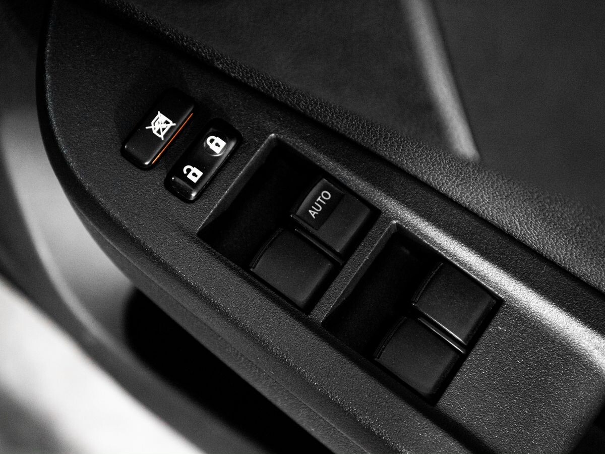 Toyota Ractis 2011 - фото автомобиля