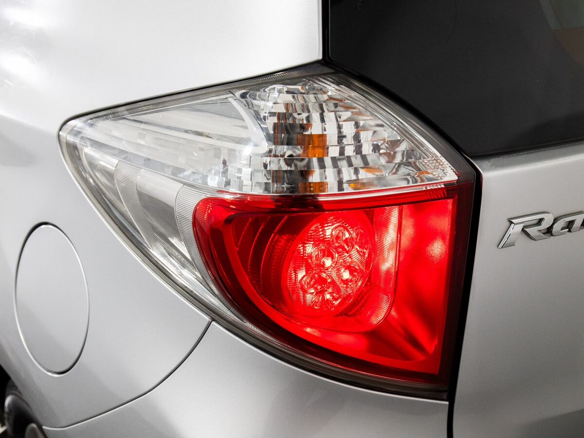 Toyota Ractis 2011 - фото автомобиля