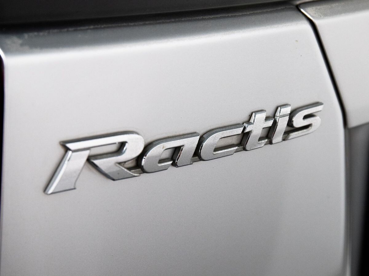 Toyota Ractis 2011 - фото автомобиля