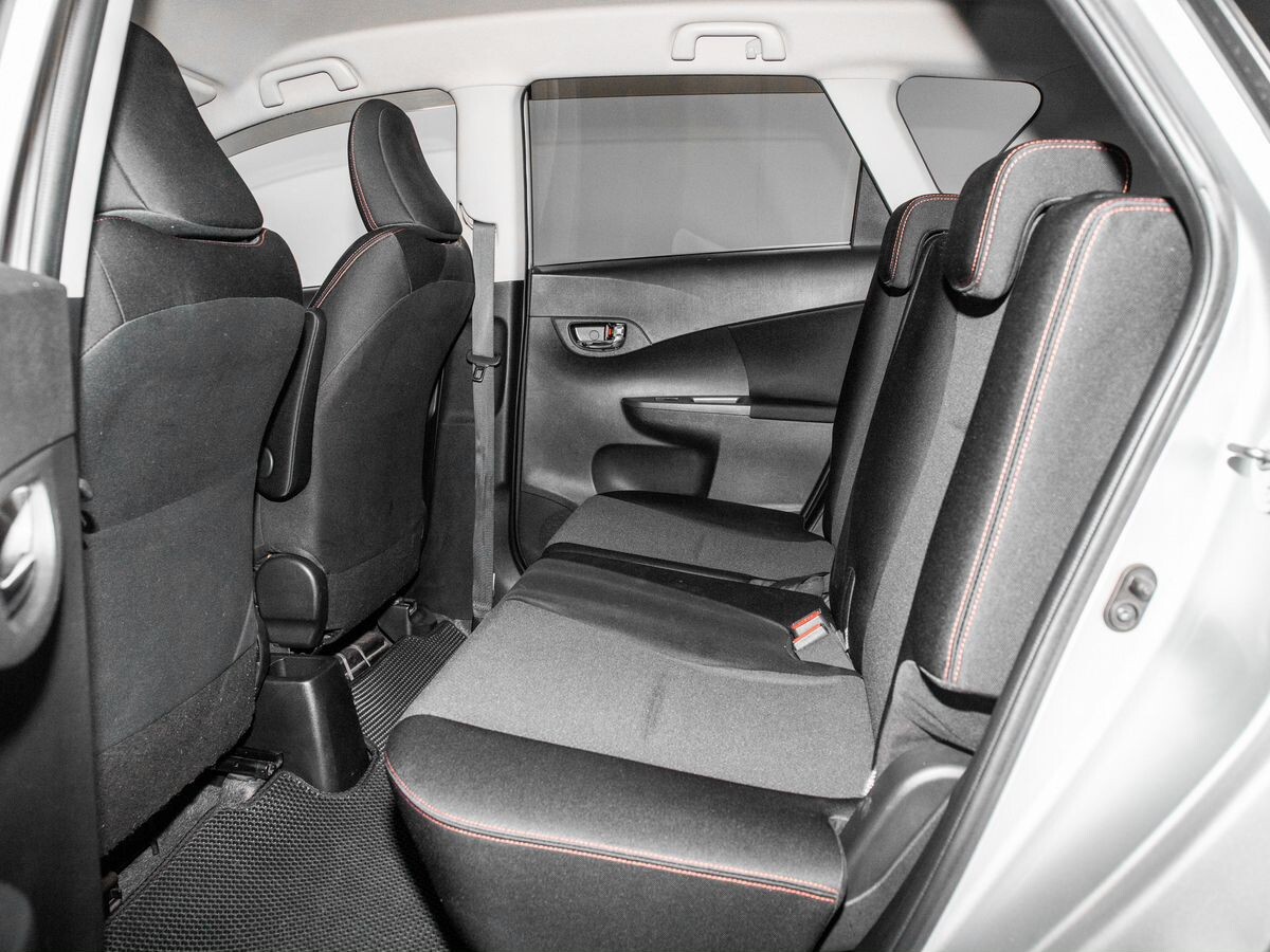 Toyota Ractis 2011 - фото автомобиля