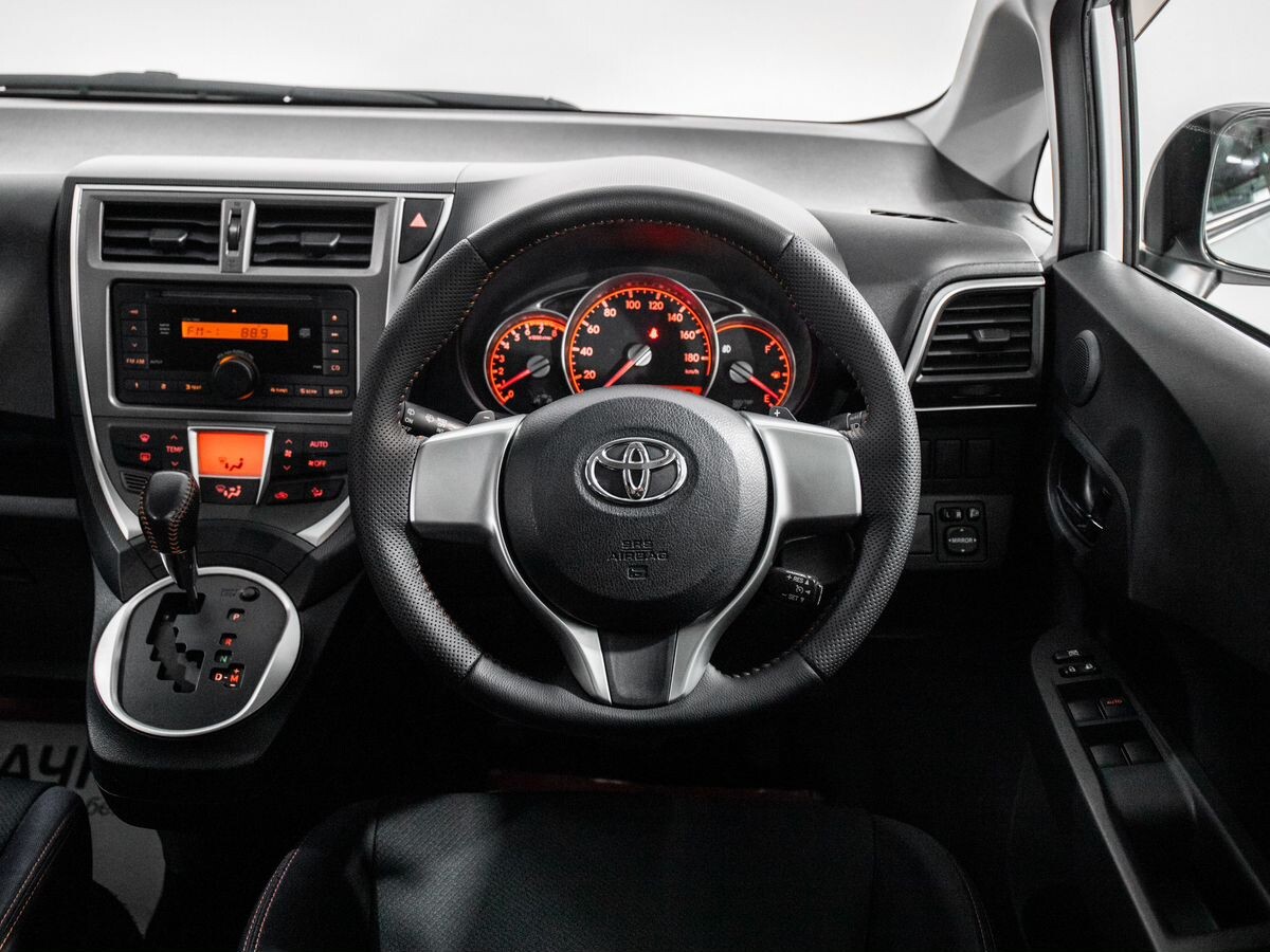 Toyota Ractis 2011 - фото автомобиля