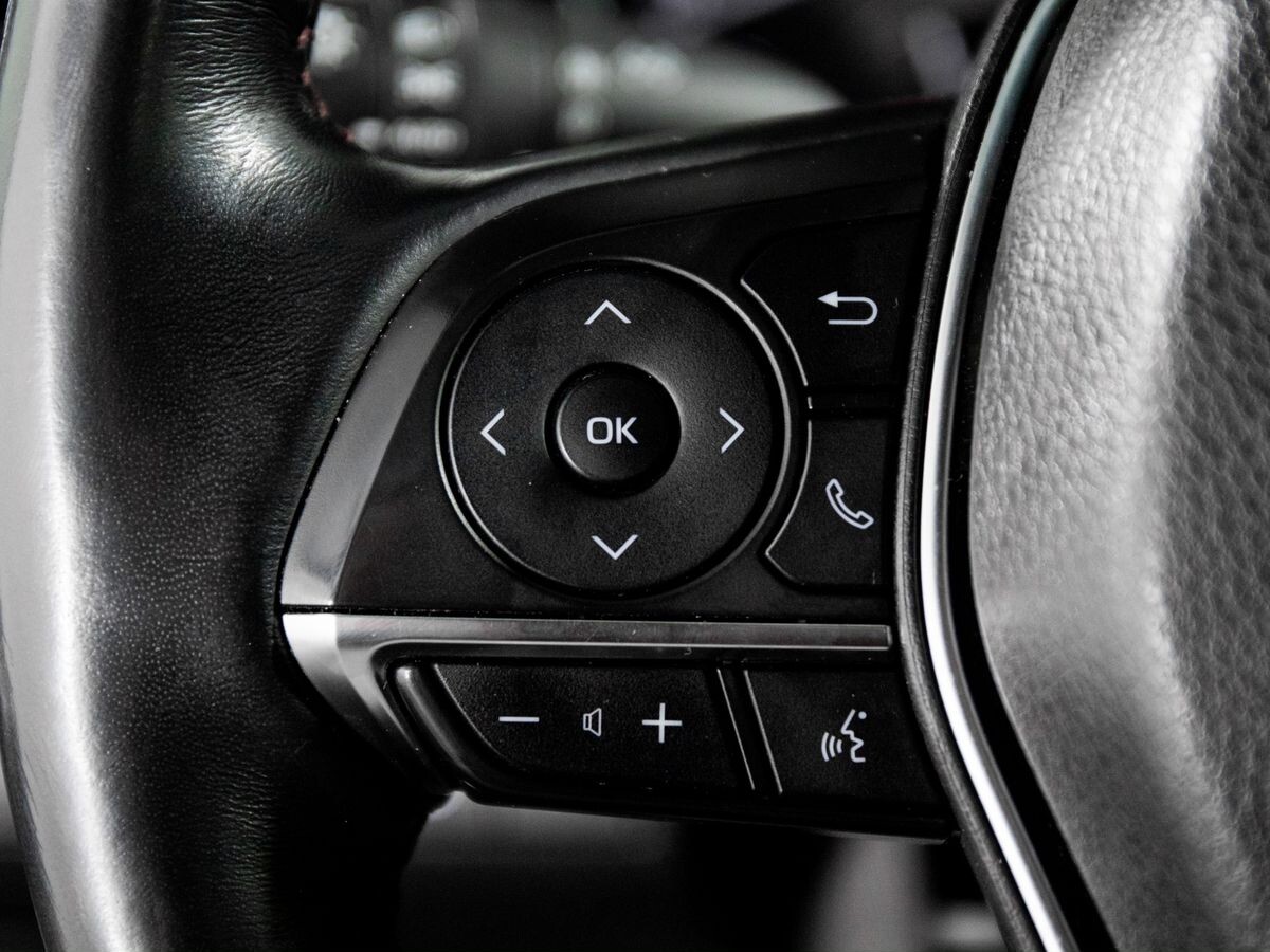 Toyota Camry 2021 - фото автомобиля