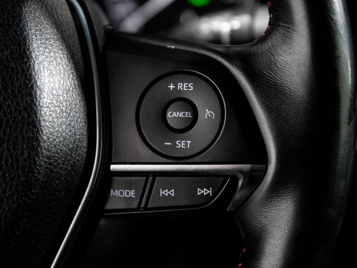 Toyota Camry 2021 - фото автомобиля